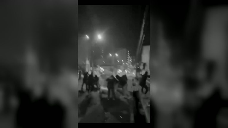 Manifestation nocturne — les Gard e Javidan dans la rue, janvier