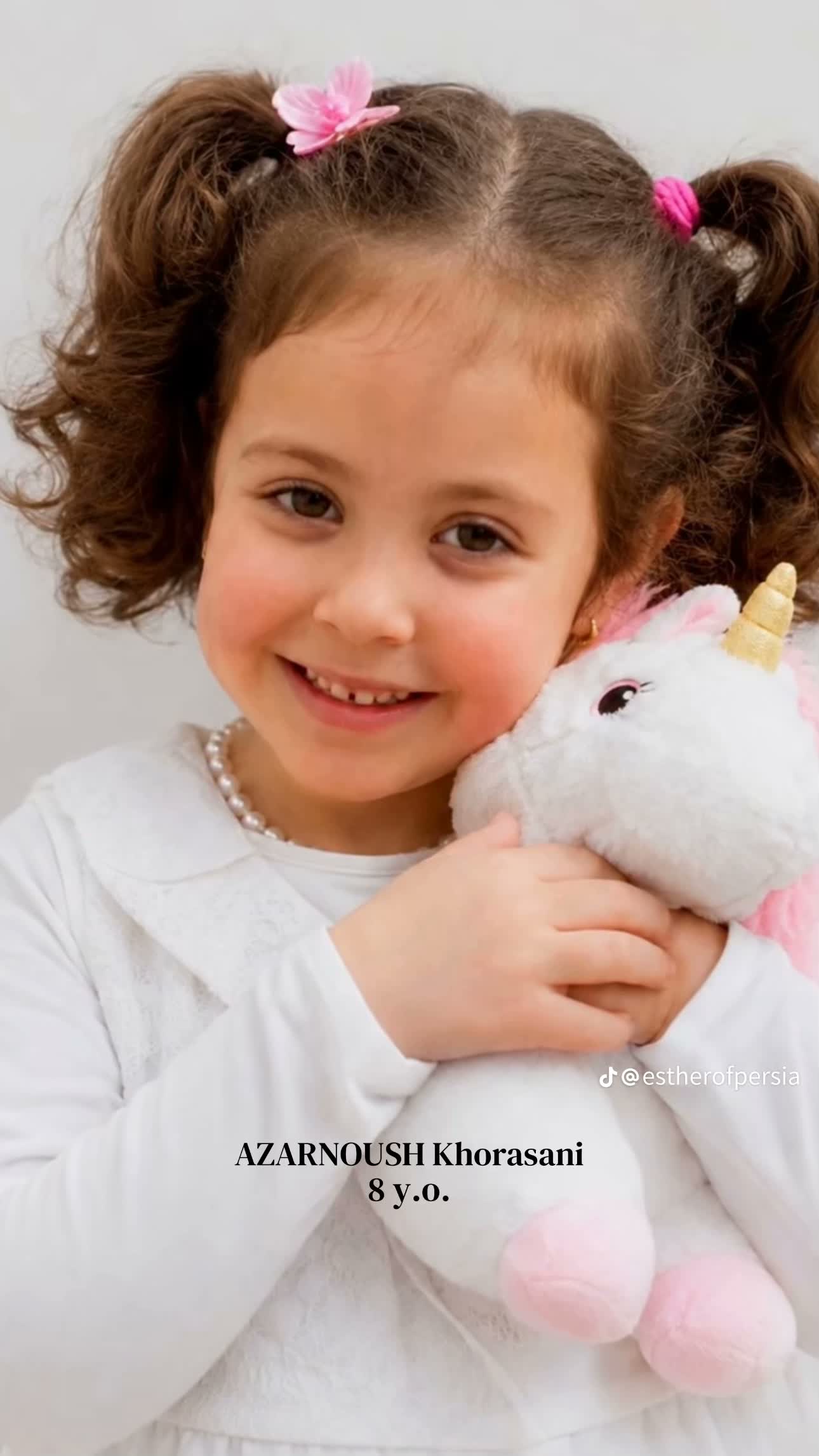Azarnoush Khorasani, 8 ans