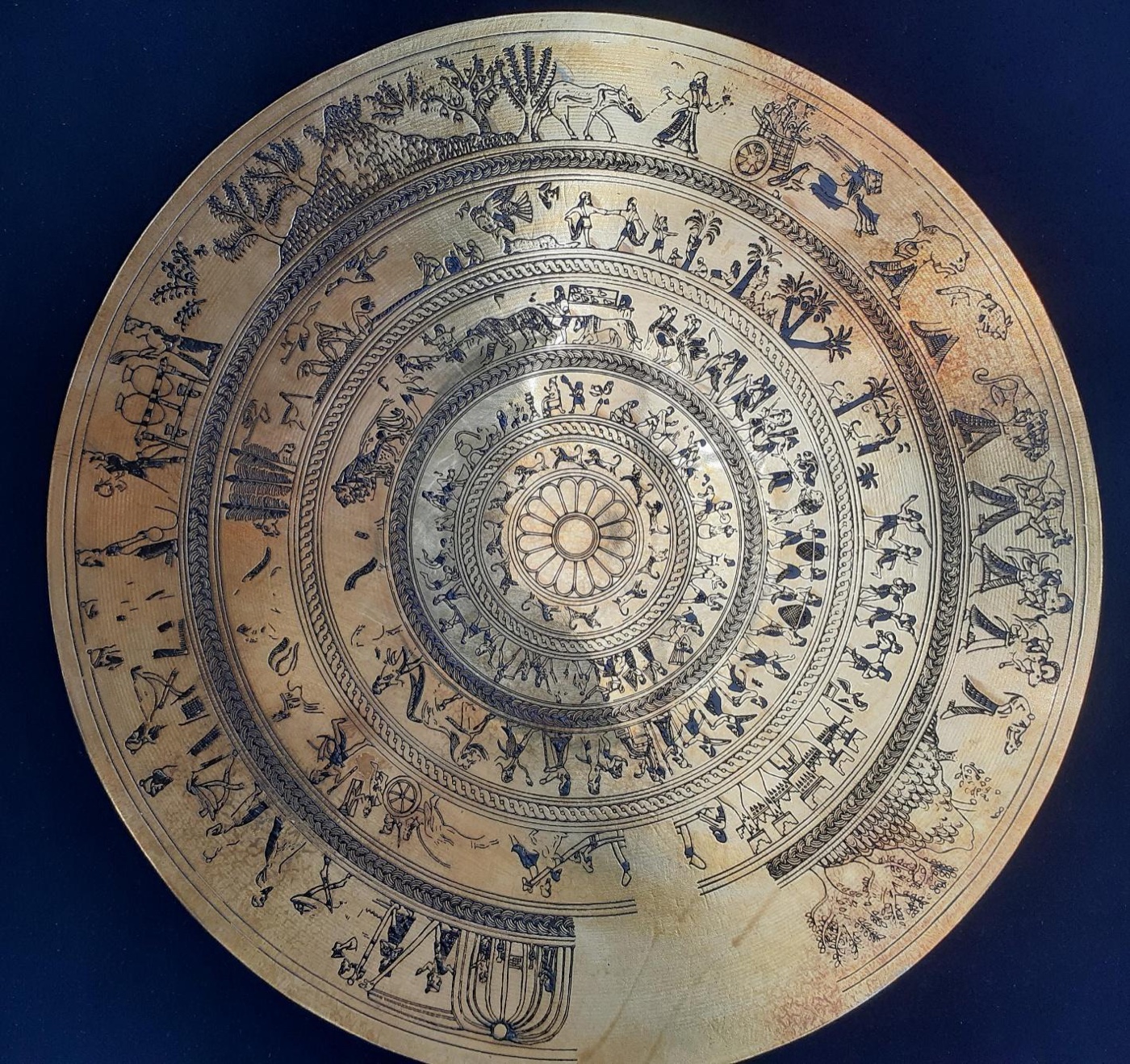 Coupe d'Arjan, bronze gravé néo-élamite, registres concentriques